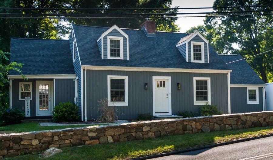 148 Middle River Rd, Danbury, CT 06811 - 4 Beds, 3 Bath