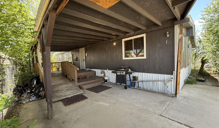 11 ROAD 5066, Bloomfield, NM 87413 - 5 Beds, 3 Bath