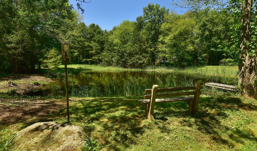 4 Bingham Rd, Canterbury, CT 06331 - 3 Beds, 2 Bath
