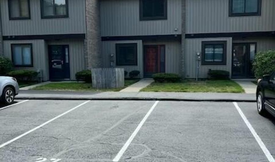 27 Point Of Woods Dr Dr, Albany, NY 12203 - 2 Beds, 2 Bath