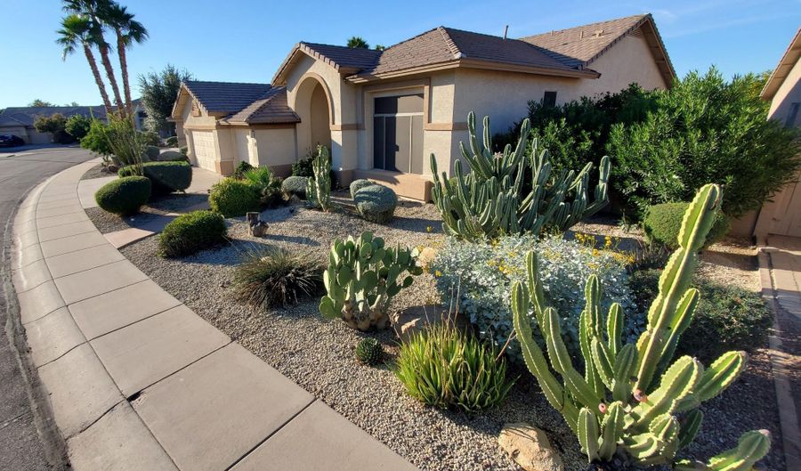 2466 W SHANNON St, Chandler, AZ 85224 - 4 Beds, 2 Bath