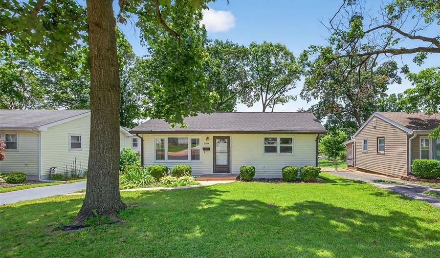 340 Hillcrest Blvd, Ballwin, MO 63021 - 3 Beds, 2 Bath
