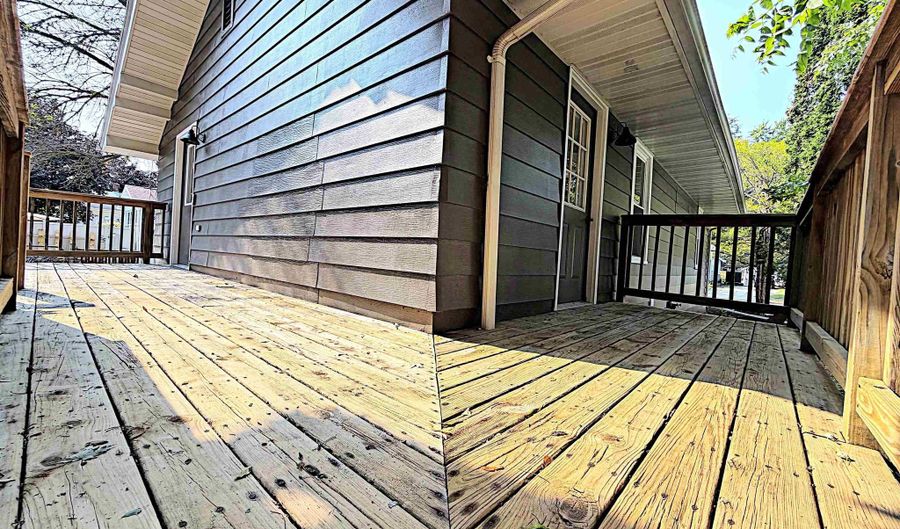 1415 W WASHINGTON St, Appleton, WI 54914 - 2 Beds, 2 Bath