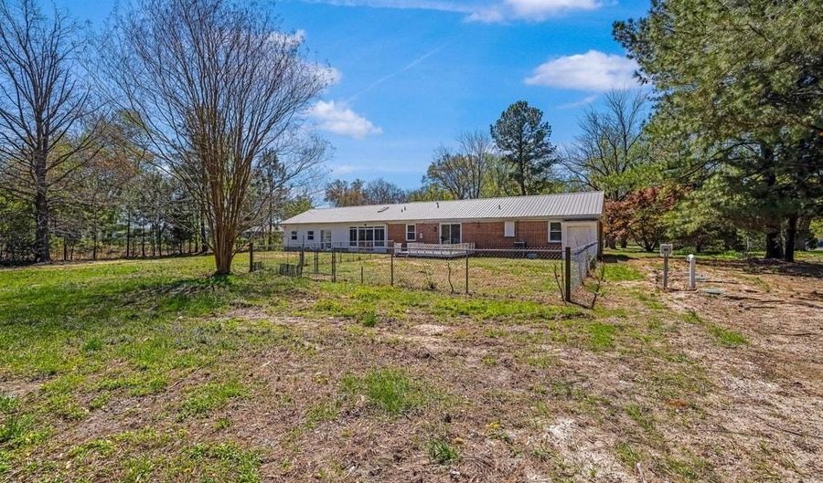 2475 W DENNEYS Rd, Dover, DE 19904 - 4 Beds, 2 Bath