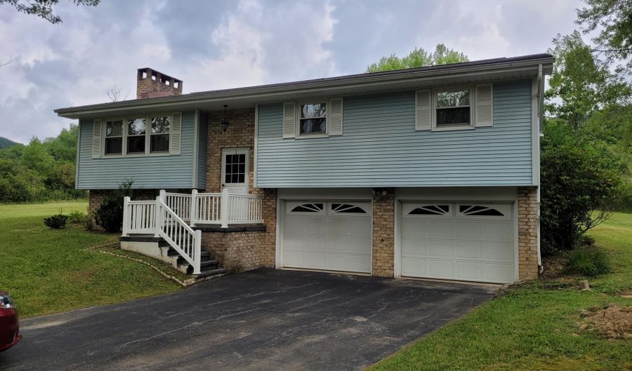 193 Moser Rd, Altoona, PA 16601 - 2 Beds, 2 Bath