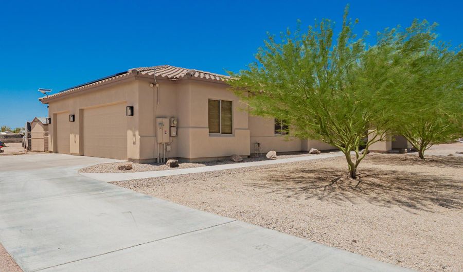 9858 N FALDALE Rd, Casa Grande, AZ 85122 - 4 Beds, 2 Bath