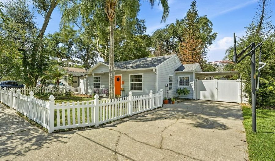 2316 MUSSELWHITE Ave, Orlando, FL 32804 - 3 Beds, 2 Bath