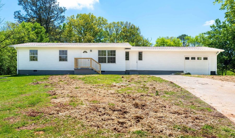 62 Center Dr, Chickamauga, GA 30707 - 3 Beds, 1 Bath