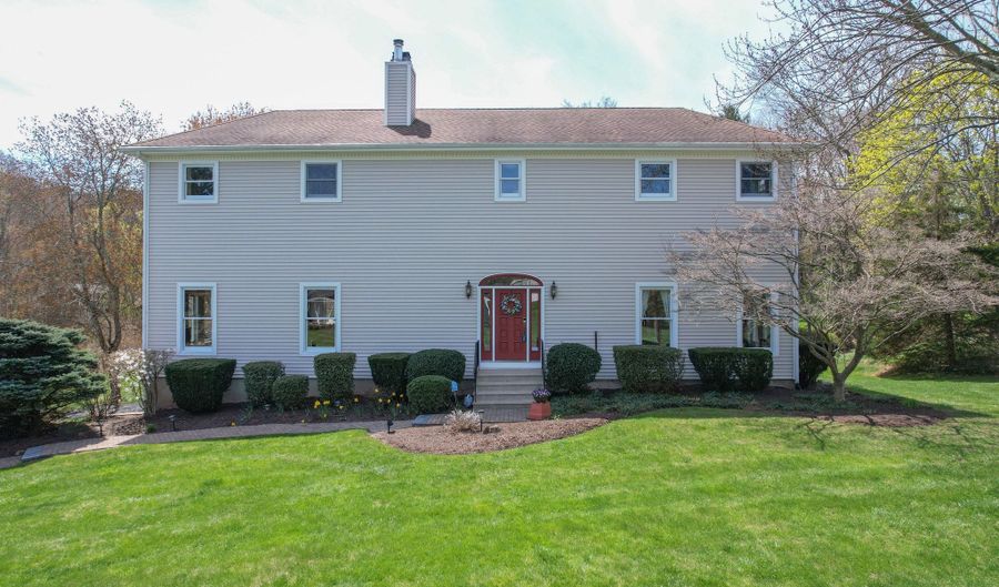 319 Redstone Dr, Cheshire, CT 06410 - 4 Beds, 4 Bath