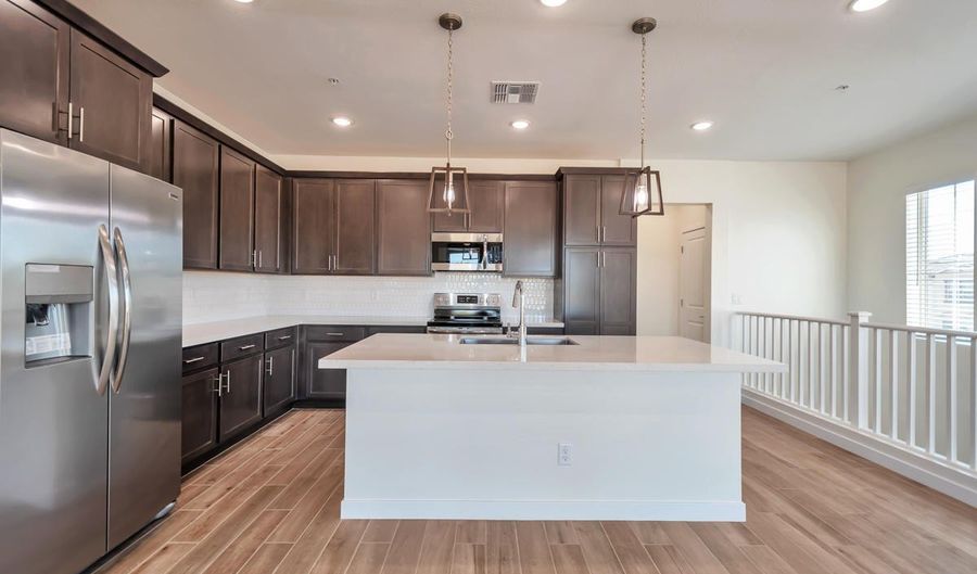 155 N LAKEVIEW Blvd 215, Chandler, AZ 85225 - 3 Beds, 2 Bath