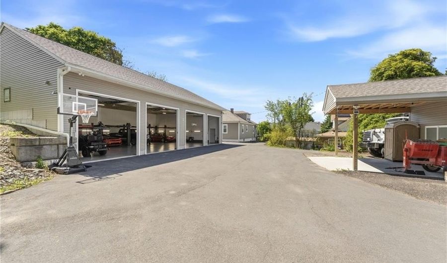 19 Curry Rd, Cranston, RI 02920 - 3 Beds, 1 Bath