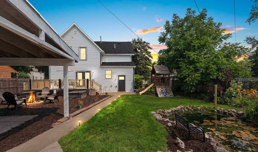 105 W 6TH St, Kaukauna, WI 54130 - 4 Beds, 4 Bath