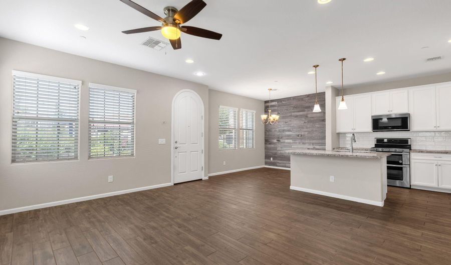 2477 W MARKET Pl 34, Chandler, AZ 85248 - 4 Beds, 3 Bath
