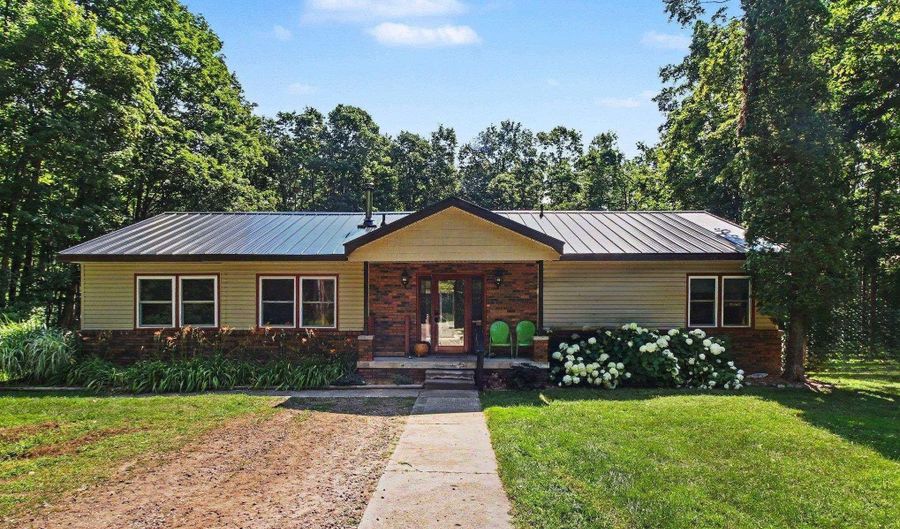 3871 Resort Rd, Alanson, MI 49706 - 2 Beds, 3 Bath