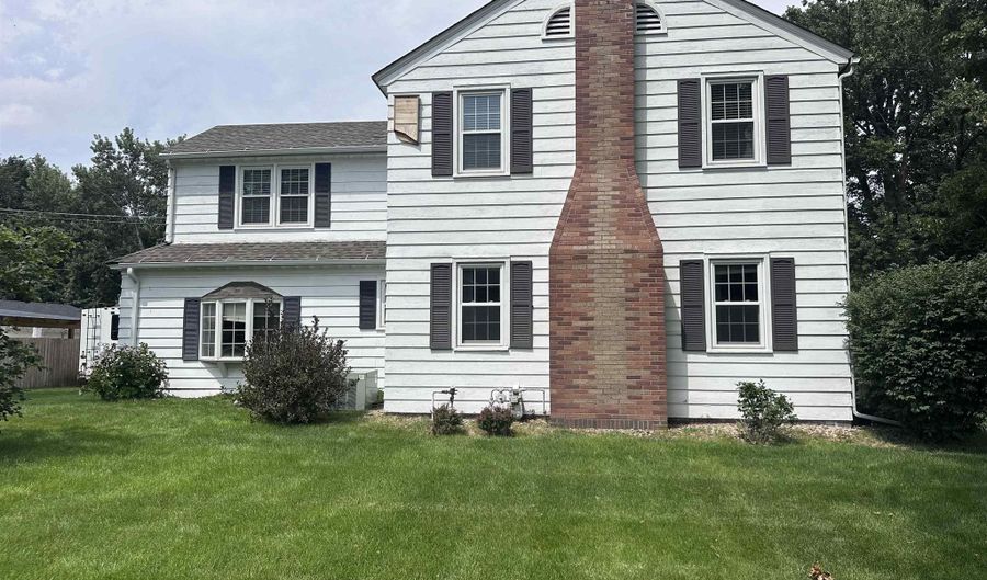 1207 8th St, Aurora, NE 68818 - 4 Beds, 3 Bath