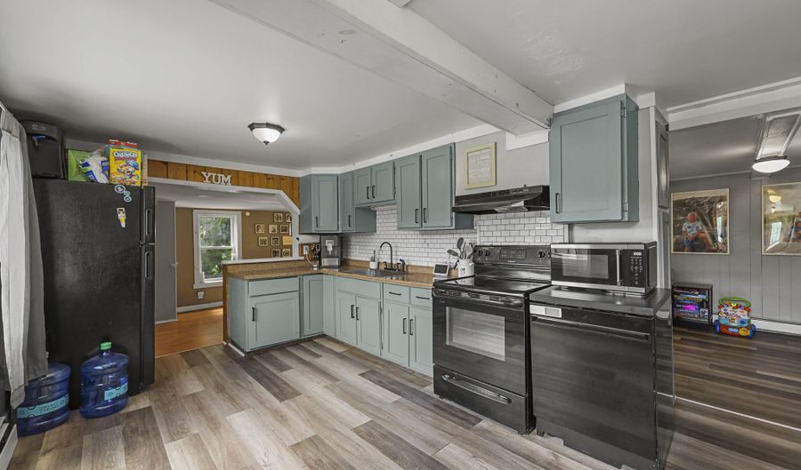 27 Albert St, Adams, MA 01220 - 3 Beds, 1 Bath