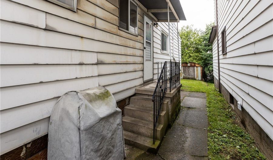 551 Glenwood Ave, Ambridge, PA 15003 - 4 Beds, 1 Bath