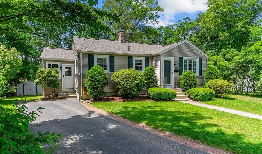 13 Angela Ct, North Providence, RI 02904 - 2 Beds, 1 Bath