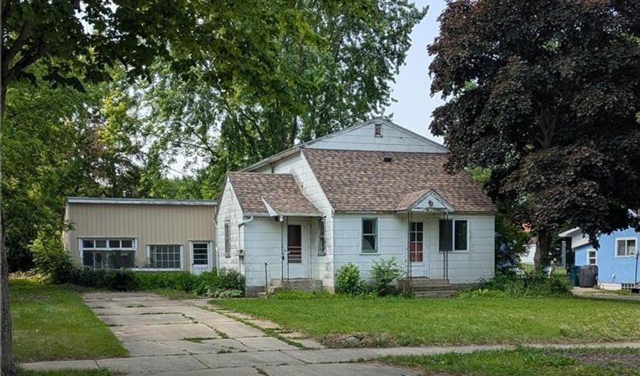 2114 5th Ave NE, Austin, MN 55912 - 3 Beds, 1 Bath