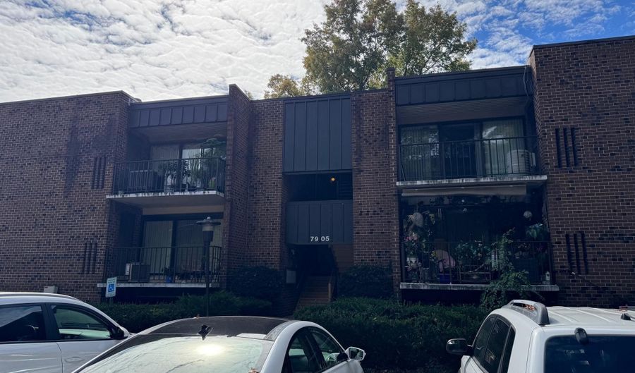 7905 DASSETT Ct 304, Annandale, VA 22003 - 3 Beds, 2 Bath
