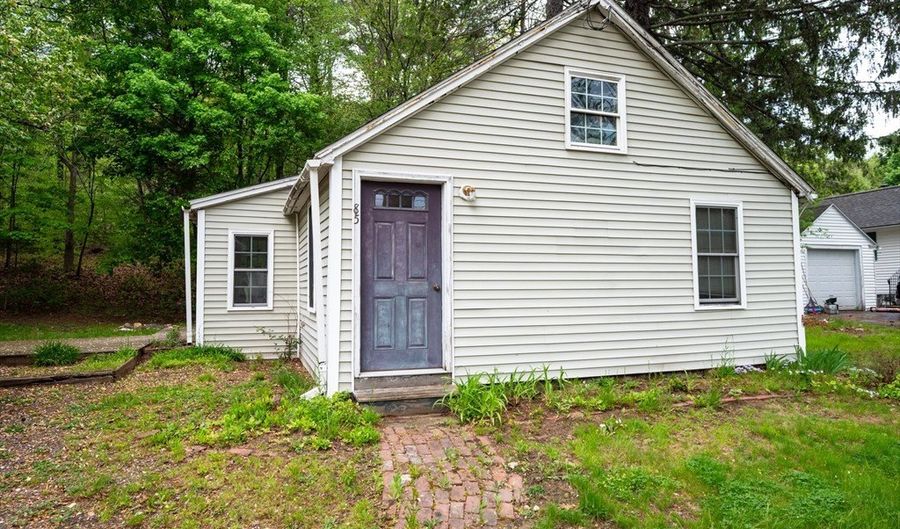 85 Valley Rd, Barre, MA 01005 - 2 Beds, 1 Bath
