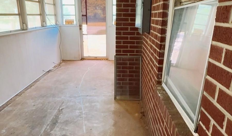 810 S Commerce St, Aulander, NC 27805 - 3 Beds, 1 Bath