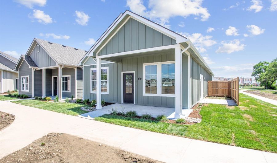 417 E Lexington Ln, Andover, KS 67002 - 2 Beds, 2 Bath