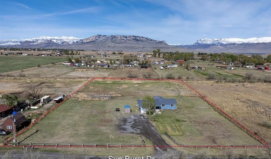 21 Sunburst Dr, Cody, WY 82414 - 2 Beds, 2 Bath