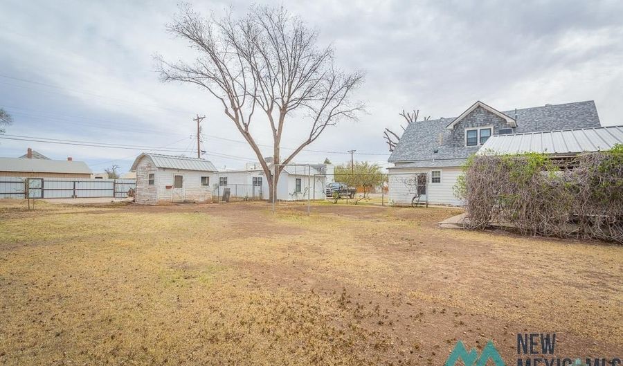 612 S Fourth St, Artesia, NM 88210 - 3 Beds, 3 Bath