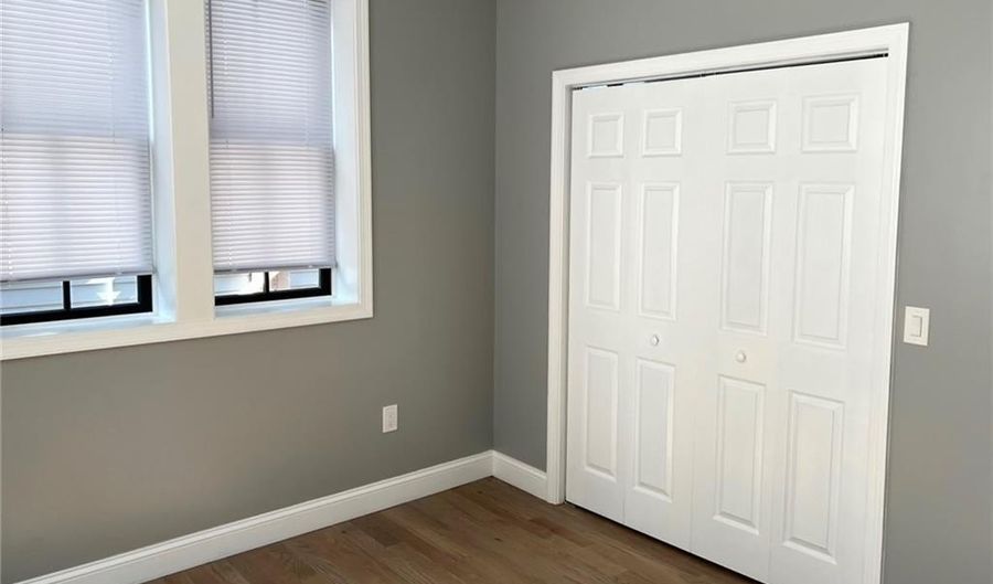 155 Main St 2, East Greenwich, RI 02818 - 2 Beds, 1 Bath