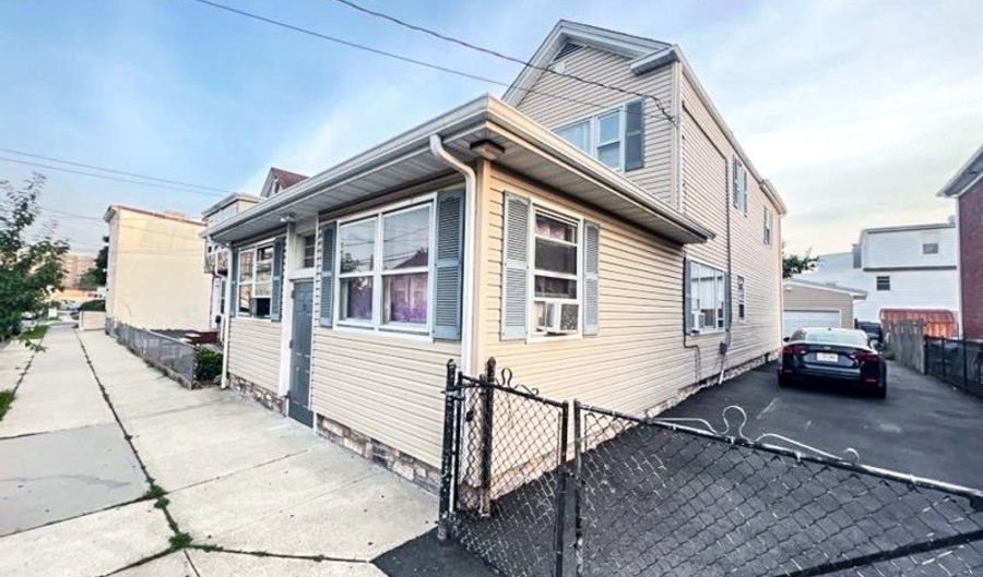 27 Honiss St 2, Belleville, NJ 07109 - 3 Beds, 1 Bath