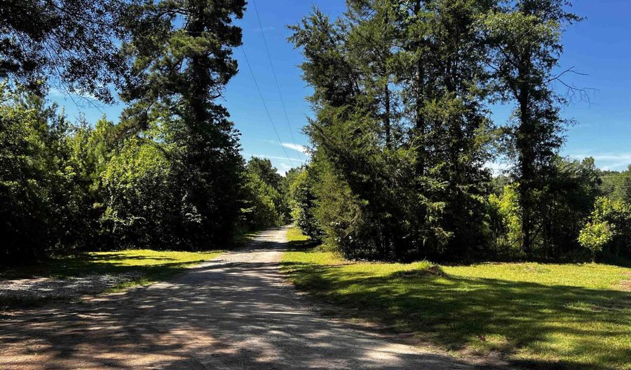 3212 County Rd 4251, De Kalb, TX 75559 - 3 Beds, 2 Bath