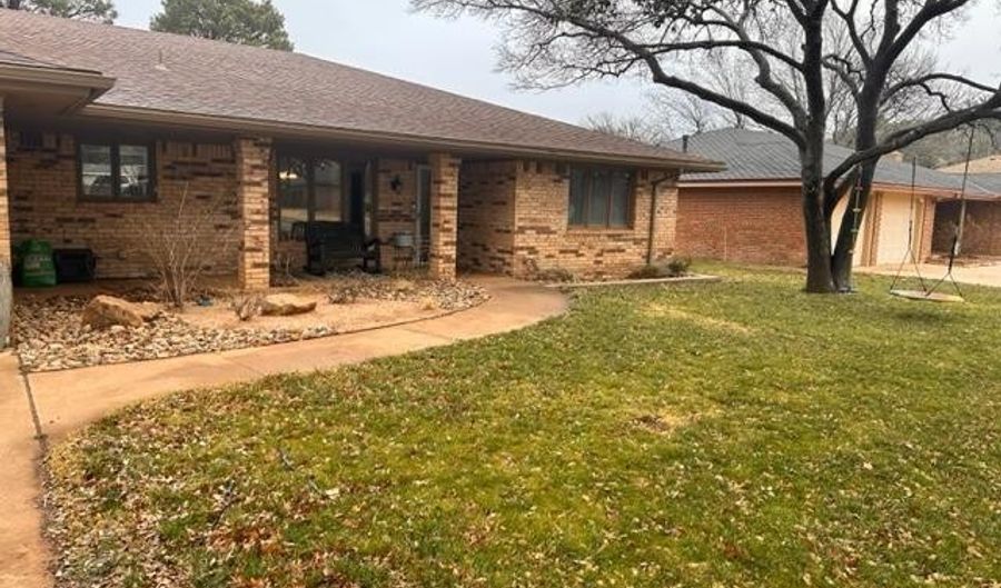 1711 Hester St, Brownfield, TX 79316 - 3 Beds, 2 Bath