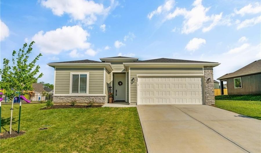 1592 Grayhawk Dr, Basehor, KS 66007 - 4 Beds, 2 Bath