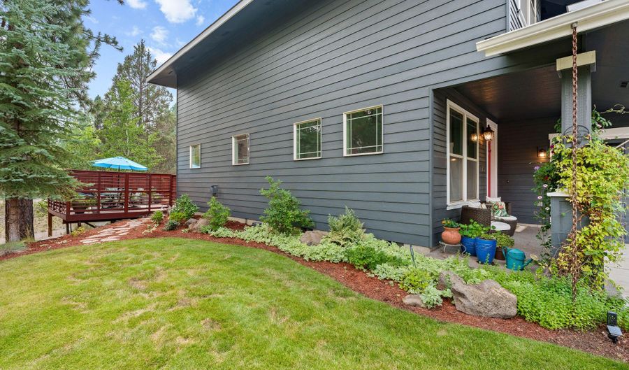 137 NW Outlook Vista Dr, Bend, OR 97703 - 4 Beds, 4 Bath