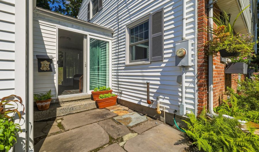 40 Vantana Dr, Bristol, CT 06010 - 4 Beds, 2 Bath