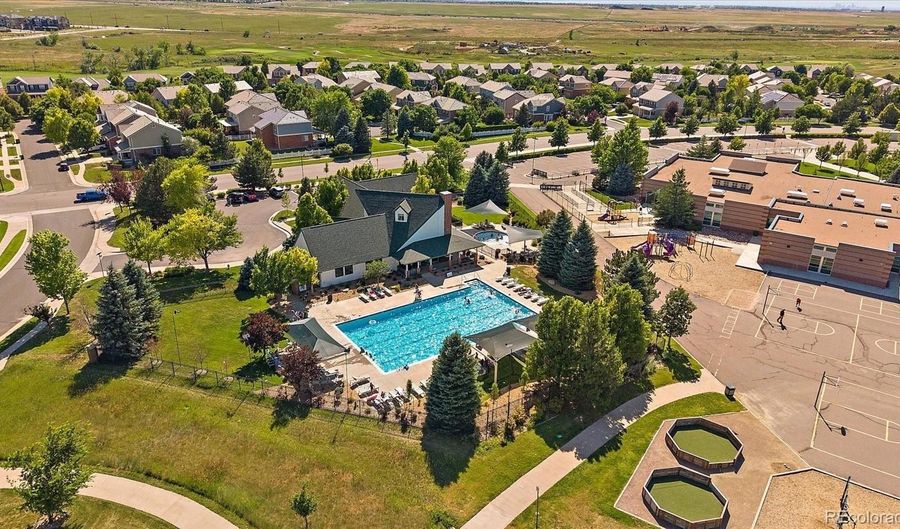 1392 S Duquesne Cir, Aurora, CO 80018 - 4 Beds, 3 Bath