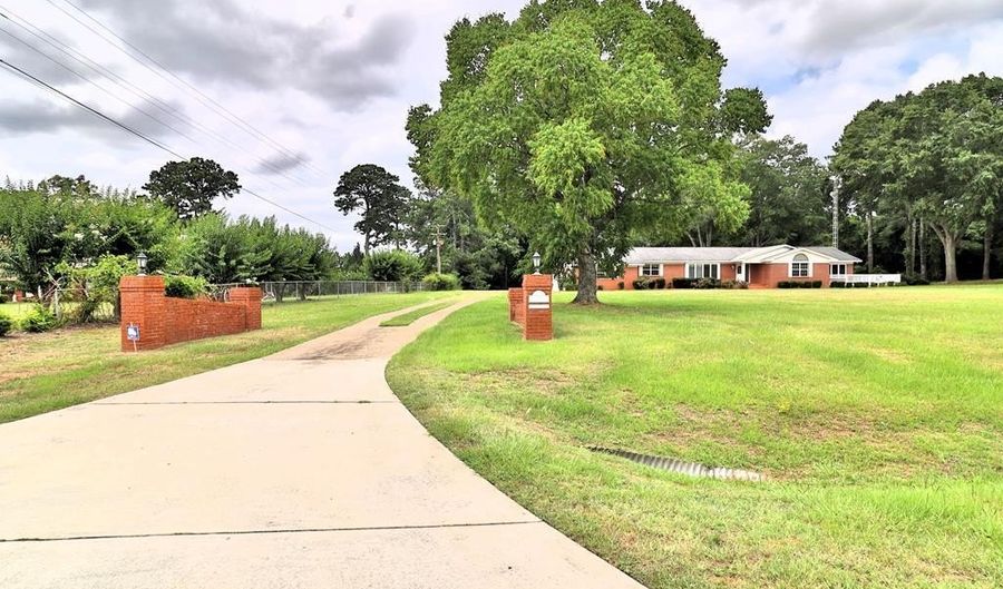 1222 E Main St, Ariton, AL 36311 - 3 Beds, 3 Bath
