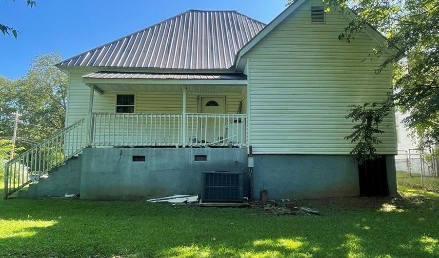 200 Whitehall St, Abbeville, SC 29620 - 2 Beds, 3 Bath