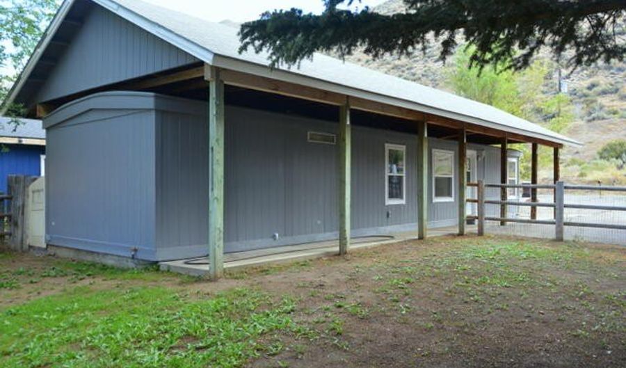 313 N 7TH St, Bellevue, ID 83313 - 2 Beds, 1 Bath