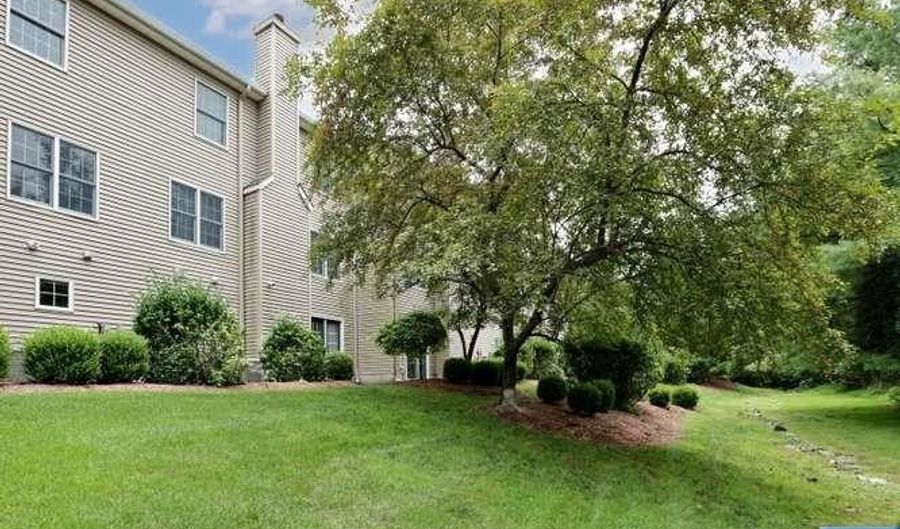 90 Elm St, Allendale, NJ 07401 - 3 Beds, 3 Bath