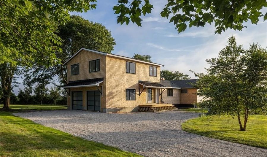 16 Sachuest Dr, Middletown, RI 02842 - 5 Beds, 4 Bath