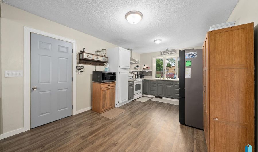 121 S 5th Ave, Brandon, SD 57005 - 4 Beds, 3 Bath