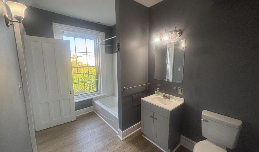 17 Ash Grove Pl 4, Albany, NY 12202 - 2 Beds, 1 Bath