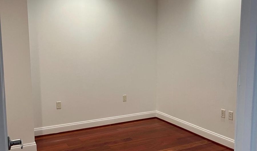 1881 N NASH St 307, Arlington, VA 22209 - 1 Beds, 2 Bath