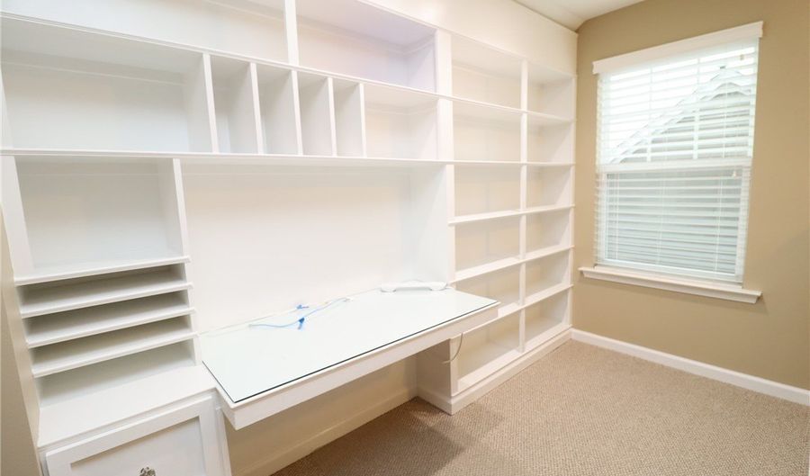 1585 Tice Hurst Ln, Apex, NC 27502 - 5 Beds, 3 Bath