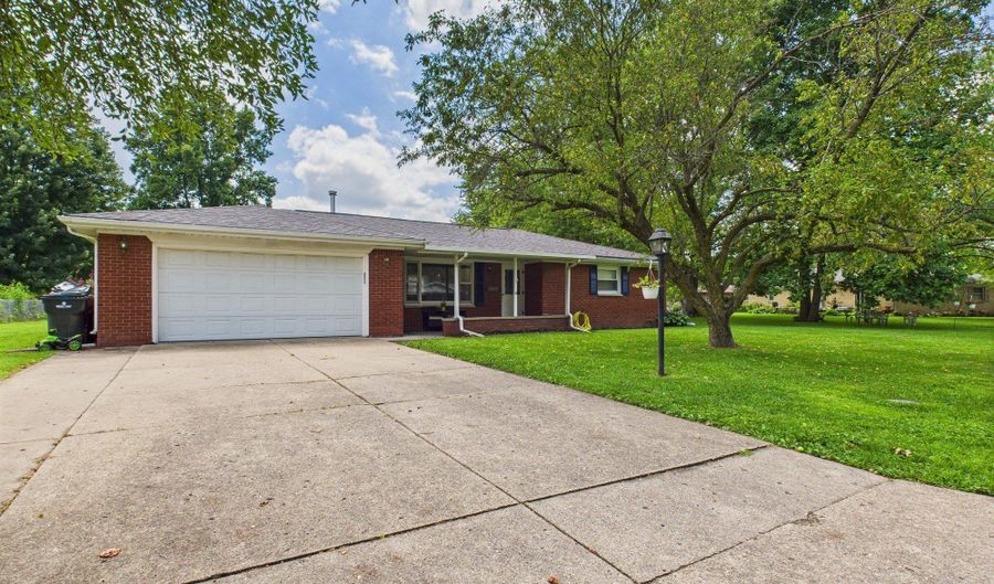 805 Saddle Ct, Anderson, IN 46013 - 2 Beds, 1 Bath