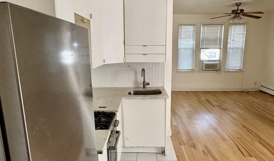 452 AVENUE E 8, Bayonne, NJ 07002 - 1 Beds, 1 Bath