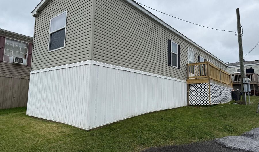 13 HILLTOP Ave, Akron, PA 17501 - 2 Beds, 1 Bath