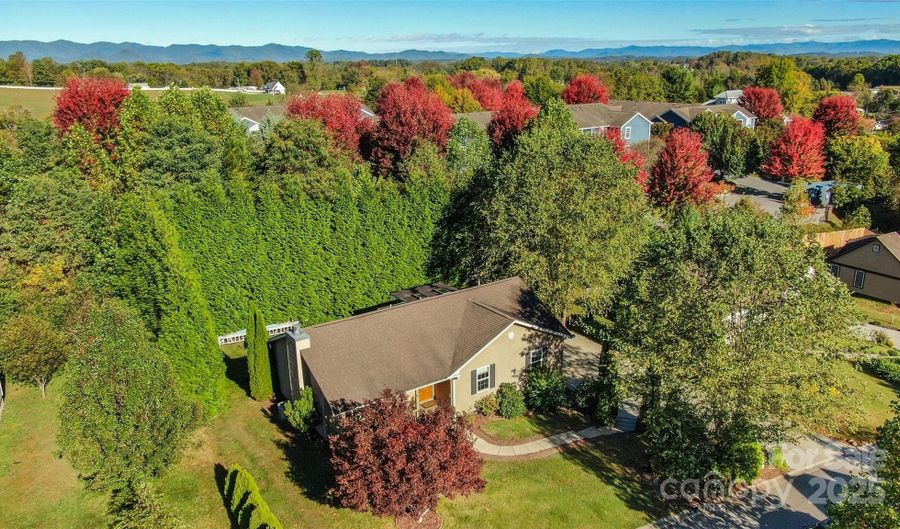 19 Azure Sage Way, Asheville, NC 28806 - 4 Beds, 3 Bath